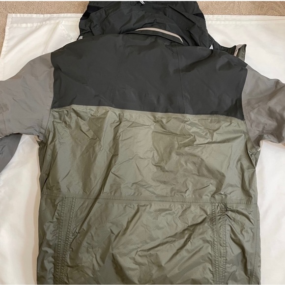 Almost brand new Burton Tactic snow jacket - Picture 12 of 15